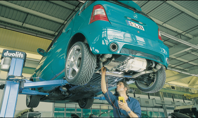 Illustration for article titled When Mercedes Built The Most Unexpected (And Practical) Twin-Engined Car Ever